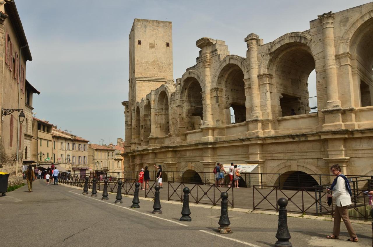 Апартаменты Aux Pieds Des Arenes Арль Экстерьер фото